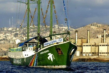 Greenpeace provides samples for scientific analysis of the impact of oil spill on marine life